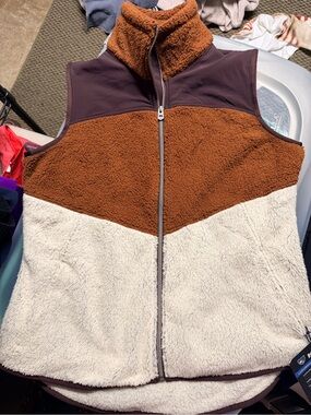 Kuhl women’s prism vest  Cozy Colorblock Sherpa Vest in Brown & Cream